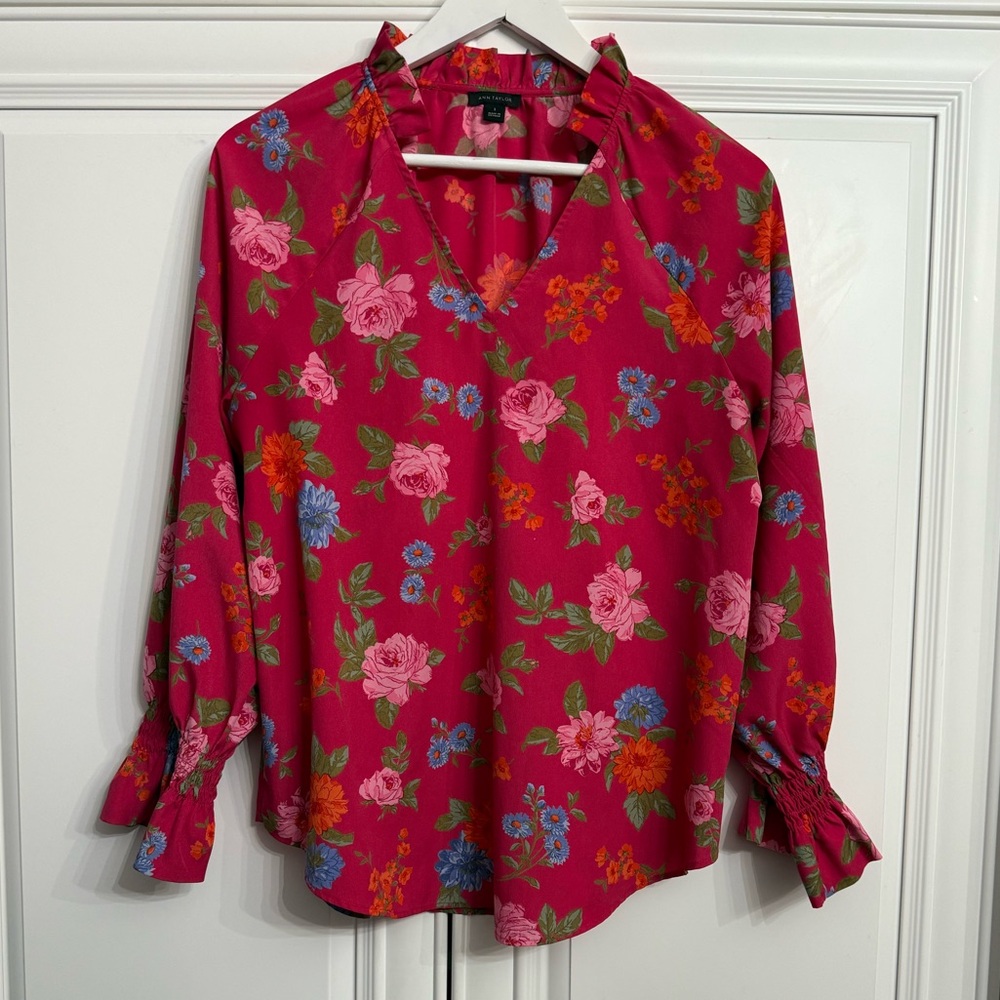 Ann Taylor Size Small Island Floral Long Flounce Sleeve Blouse V-Neck Fuchsia